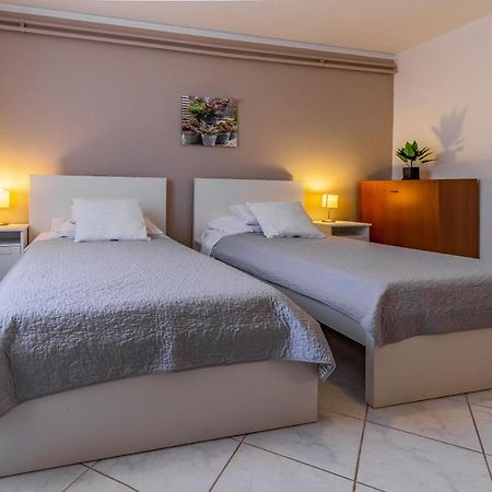 Apartment Mar Pjescana Uvala Εξωτερικό φωτογραφία