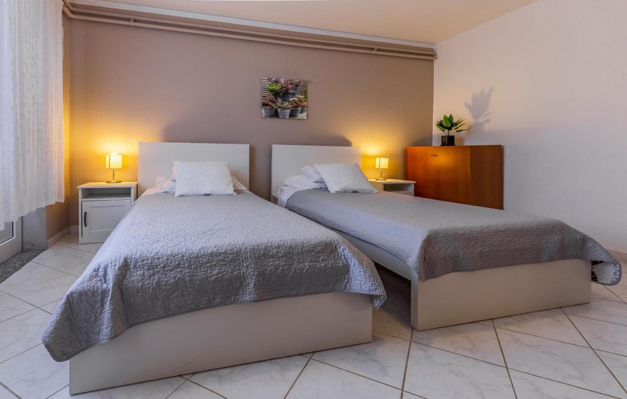 Apartment Mar Pjescana Uvala Εξωτερικό φωτογραφία