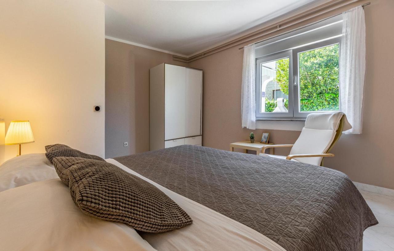 Apartment Mar Pjescana Uvala Εξωτερικό φωτογραφία