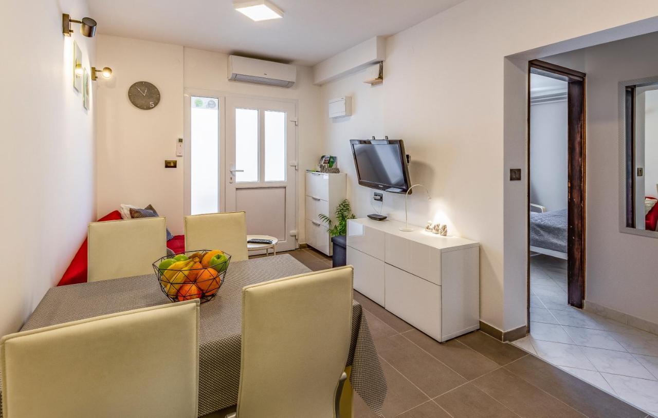 Apartment Mar Pjescana Uvala Εξωτερικό φωτογραφία