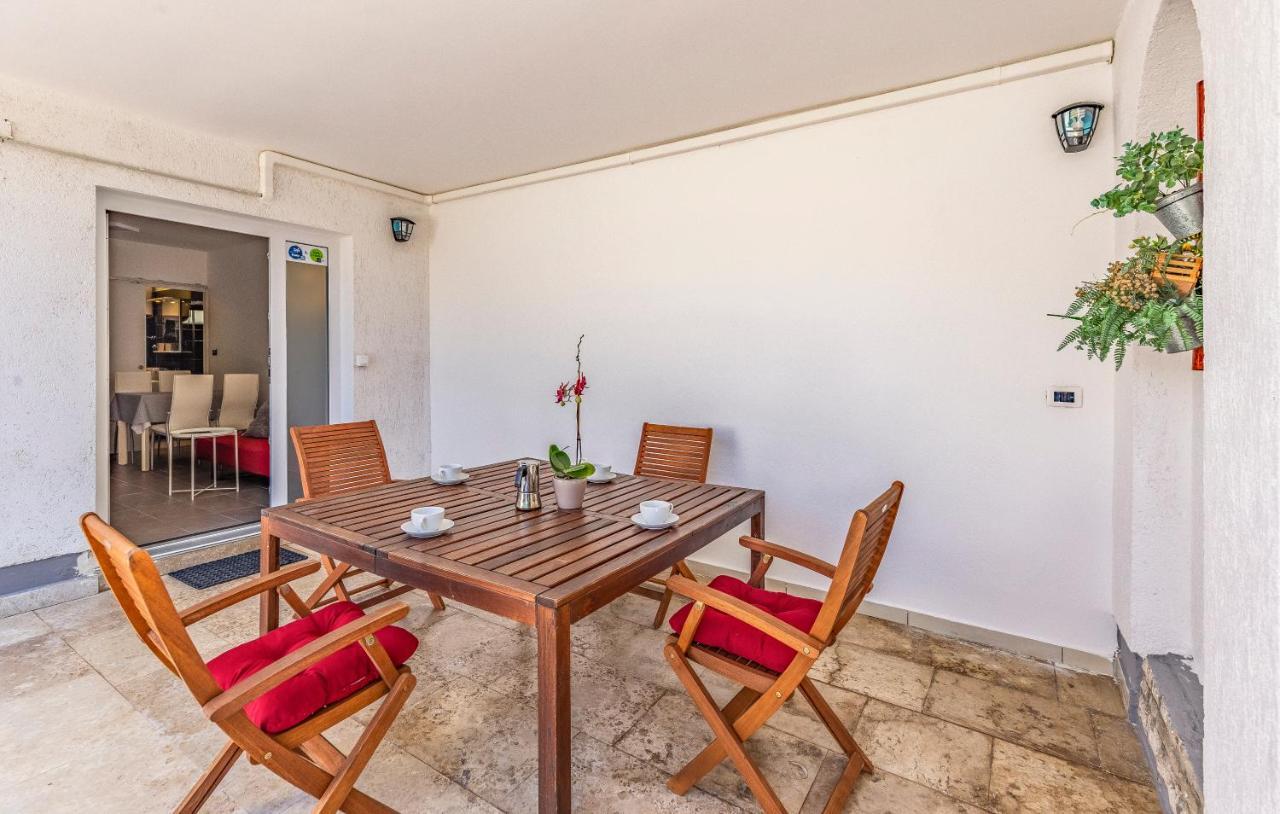 Apartment Mar Pjescana Uvala Εξωτερικό φωτογραφία